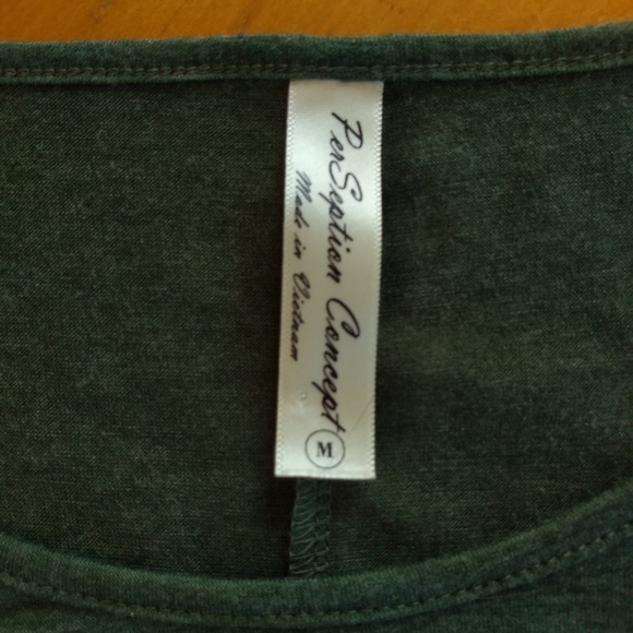 Ladies top - Picture 2 of 5